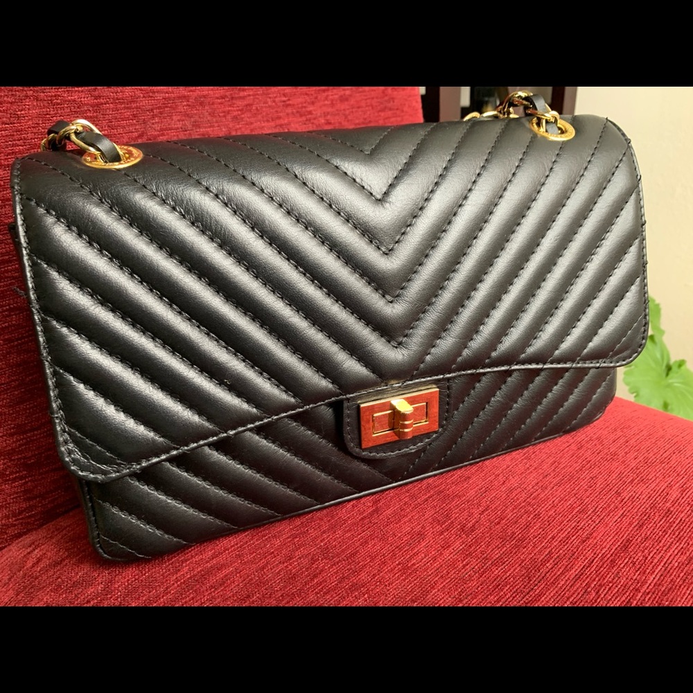 Quilted classic crossbody/shoulder bag